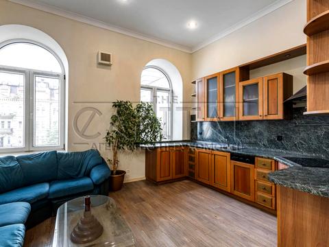 комерційна за адресою Лютеранська вул., 14в