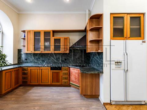 комерційна за адресою Лютеранська вул., 14в