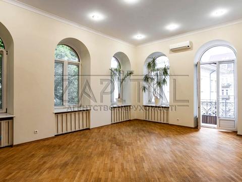 комерційна за адресою Лютеранська вул., 14в