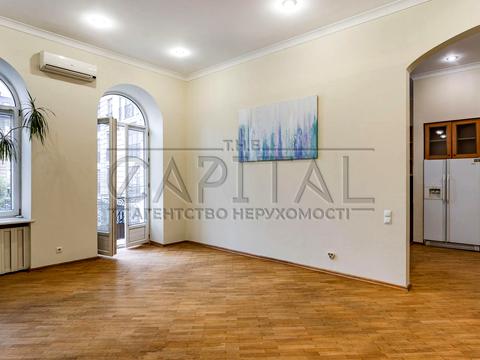 комерційна за адресою Лютеранська вул., 14в