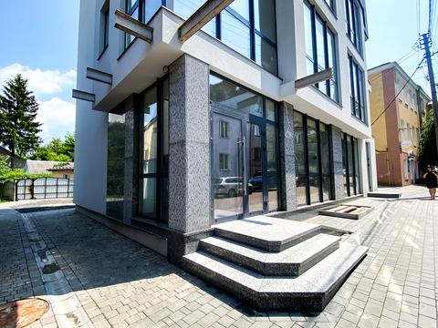 комерційна за адресою Євгена Сверстюка вул., 9