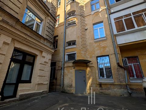 коммерческая по адресу Антоновича ул. (Горького), 24