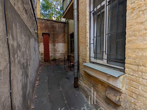 коммерческая по адресу Антоновича ул. (Горького), 24