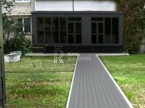 комерційна за адресою Київ, Оболонська пл. (Дружби Народів СРСР), 28