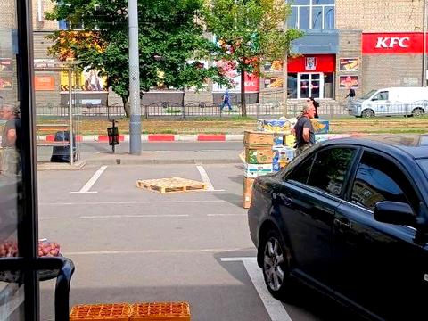 комерційна за адресою майдан Захисників України пл. (Повстання), 2