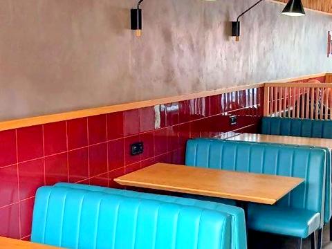 комерційна за адресою майдан Захисників України пл. (Повстання), 2