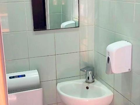 комерційна за адресою майдан Захисників України пл. (Повстання), 2