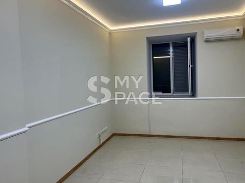 комерційна за адресою Ярославів Вал вул., 21-Г