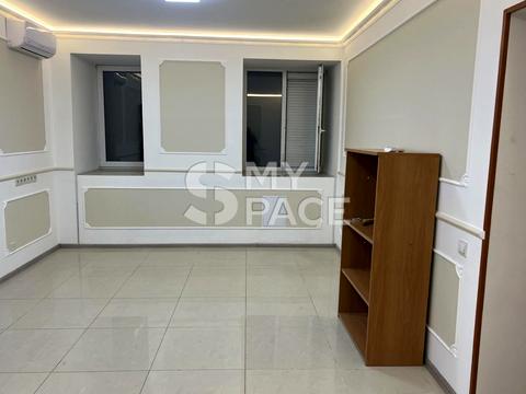 комерційна за адресою Ярославів Вал вул., 21-Г