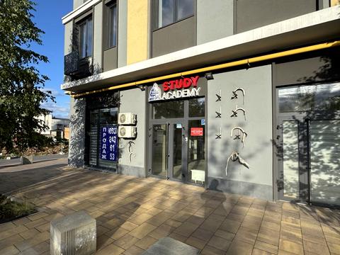 комерційна за адресою Паркова вул., 40