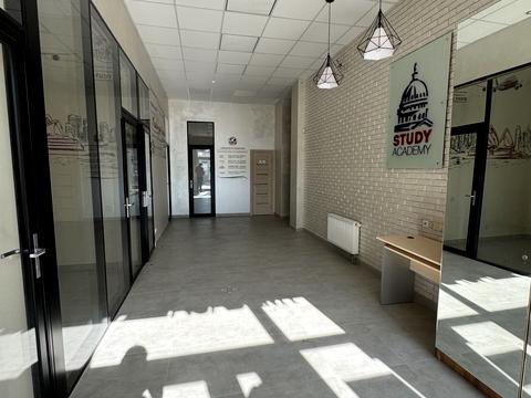 комерційна за адресою Паркова вул., 40