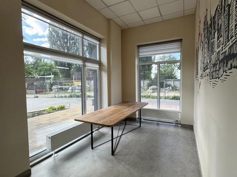 комерційна за адресою Паркова вул., 40