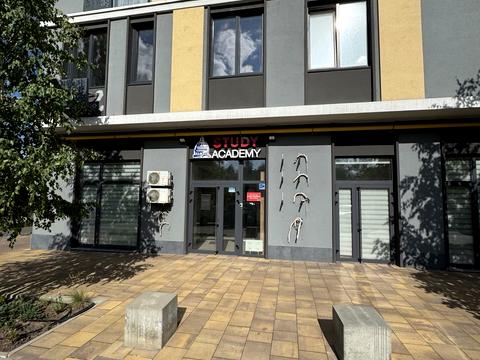 комерційна за адресою Паркова вул., 40