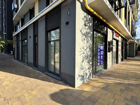 комерційна за адресою Паркова вул., 40