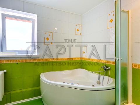 квартира за адресою Анни Ахматової вул., 13