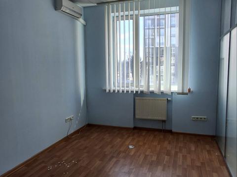 комерційна за адресою Академіка Заболотного вул., 150а