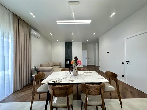 будинок за адресою Успішна, 10