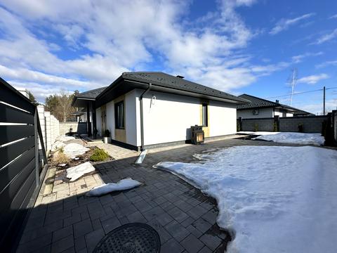 будинок за адресою Успішна, 10