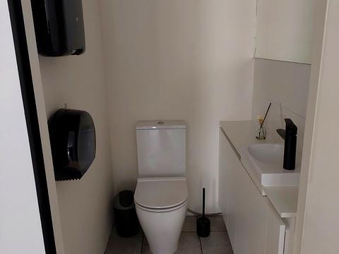 комерційна за адресою Солом'янська вул., 20-В