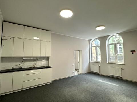 комерційна за адресою Олекси Новаківського вул., 3