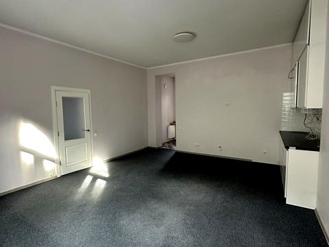 комерційна за адресою Олекси Новаківського вул., 3