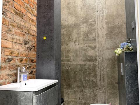 комерційна за адресою Рівненська вул., 4