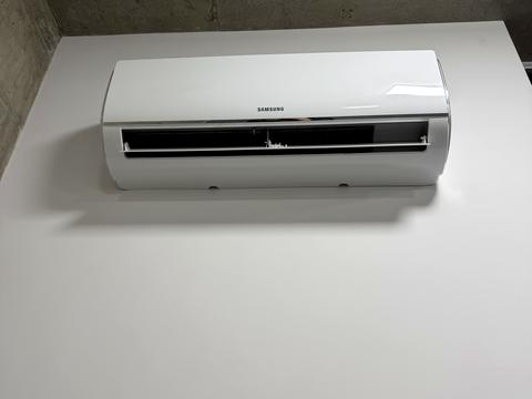 комерційна за адресою Рівненська вул., 4