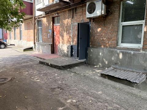 комерційна за адресою Кам'янецька вул., 75