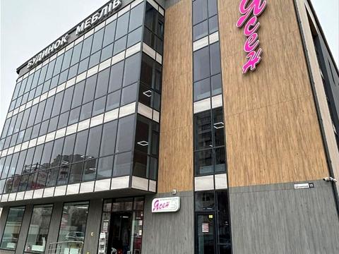 комерційна за адресою Зарічанська вул., 18