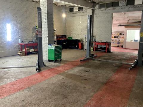 комерційна за адресою Львівське шосе, 10