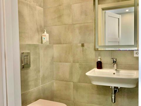 комерційна за адресою Мечникова вул., 11