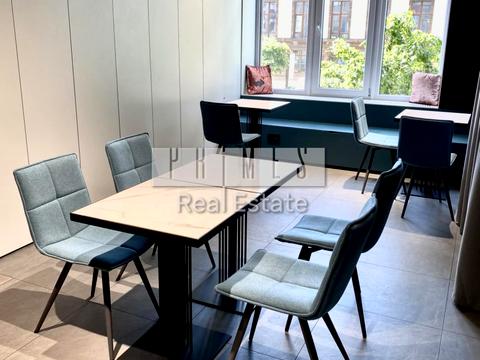 комерційна за адресою Андрія Верхогляда вул. (Михайла Драгомирова), 17