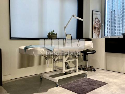 комерційна за адресою Андрія Верхогляда вул. (Михайла Драгомирова), 17