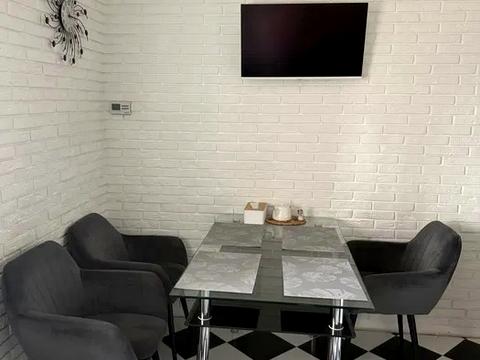 будинок за адресою Театральна вул. (Леніна), 12