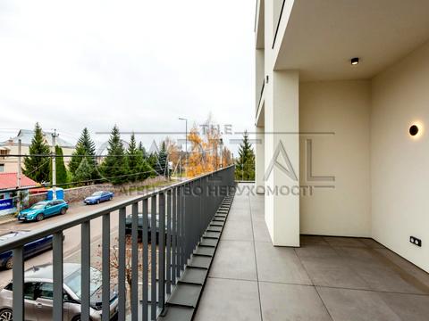 комерційна за адресою Київська вул., 142