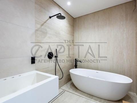 комерційна за адресою Київська вул., 142