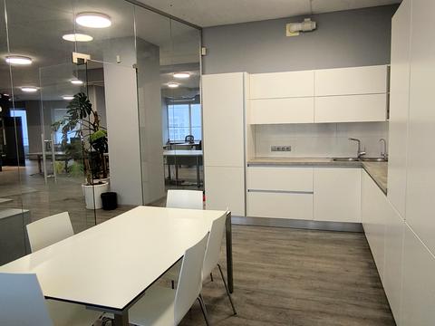 коммерческая по адресу Литературная ул., 1а