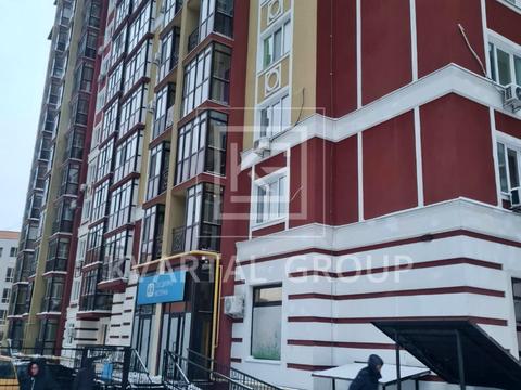 комерційна за адресою Українська вул., 83Б