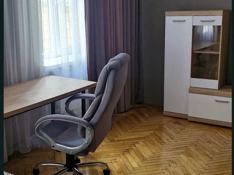 квартира за адресою Академіка Володимира Гнатюка вул. (), 12