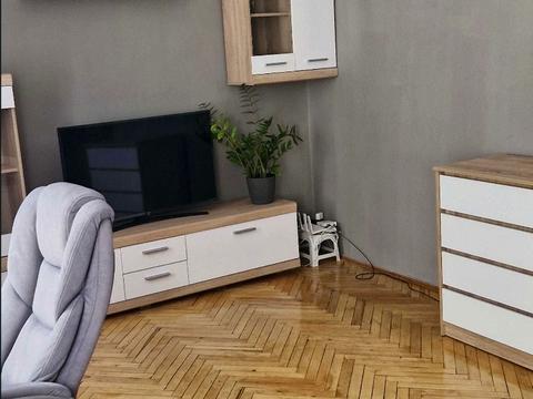 квартира за адресою Академіка Володимира Гнатюка вул. (), 12