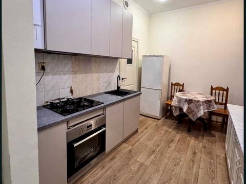 квартира за адресою Академіка Володимира Гнатюка вул. (), 12