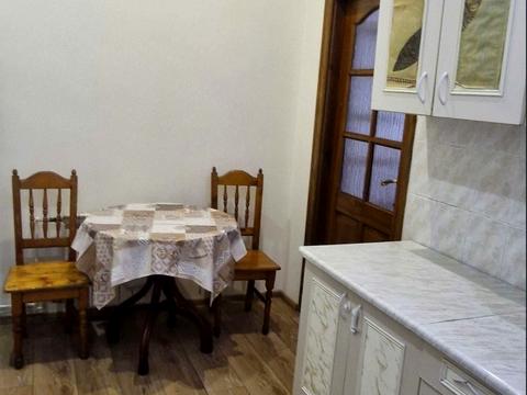 квартира за адресою Академіка Володимира Гнатюка вул. (), 12