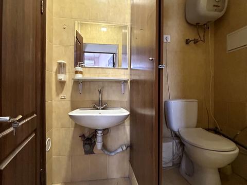 комерційна за адресою Боголюбова вул., 8