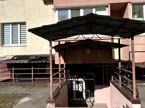 комерційна за адресою Боголюбова вул., 8