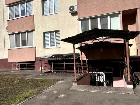 комерційна за адресою Боголюбова вул., 8