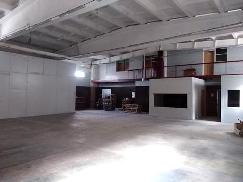 комерційна за адресою Будівельників вул., 1