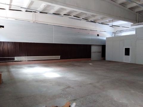 комерційна за адресою Будівельників вул., 1