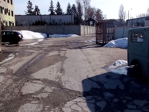 комерційна за адресою Будівельників вул., 1