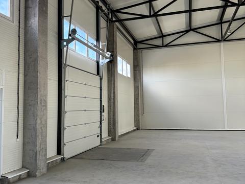 комерційна за адресою Білогородська вул., 23