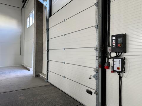 комерційна за адресою Білогородська вул., 23